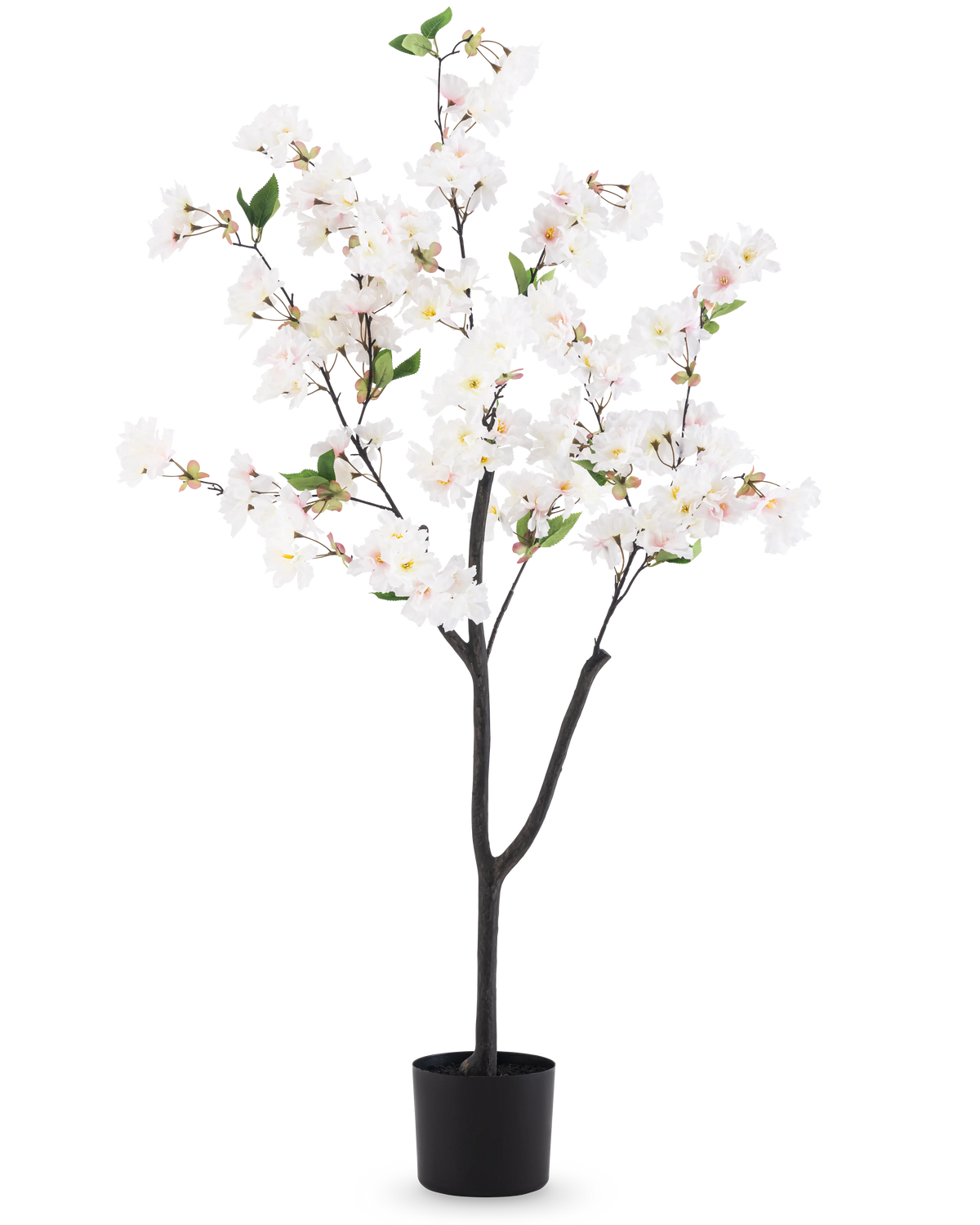 Die künstliche Kirschblüte 120 cm weiß ist ein künstlicher Baum in einem Topf mit dunkelbraunen Zweigen, grünen Blättern und weißen Blütensträußen vor einem schlichten weißen Hintergrund.