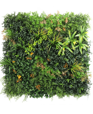 Die künstliche Hecke Marisa 100x100 cm UV ist eine üppige, quadratische grüne Wand mit gemischten Blattpflanzen, Farnen, gelbgrünen Akzenten und vereinzelten bräunlichen Blättern vor einem schlichten weißen Hintergrund.