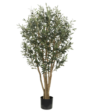 Der künstliche Olivenbaum UV 120 cm hat schlanke hellbraune Stämme und dichte grüne Blätter, ist UV-beständig für dauerhafte Schönheit im Freien und wird in einem einfachen schwarzen Topf geliefert – ideal als künstliche Pflanze im Freien vor jedem Hintergrund.