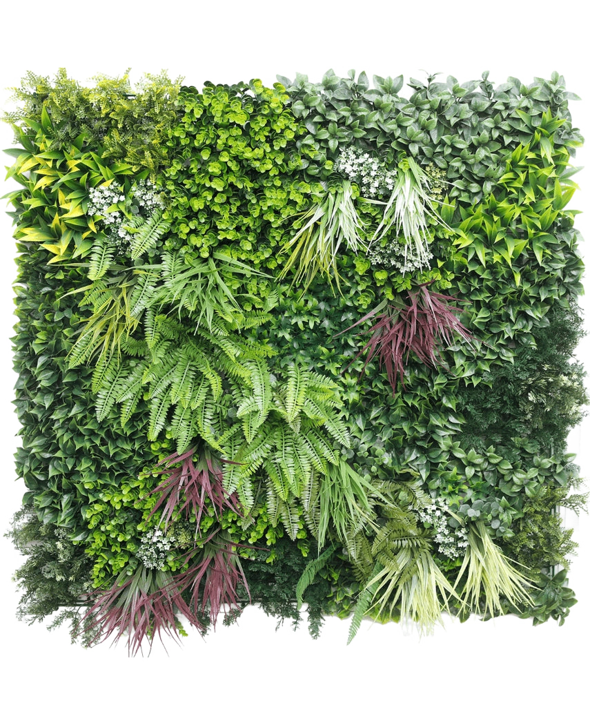 Die künstliche Hecke Paradise 100x100 cm UV ist eine vertikale Gartenmauer mit dichtem grünem und violettem Laub, darunter Farne und Blattpflanzen, die in einem Quadrat vor einem weißen Hintergrund angeordnet sind.