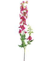 Een enkele stengel van de Kunstbloem Delphinium 79 cm donkerroze, met felroze kunstbloemen, groene bladeren en knoppen, geïsoleerd tegen een witte achtergrond.